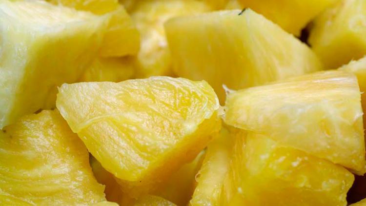 Bağışıklığı güçlendiriyor, vücuttaki ödemi atıyor! İşte ananasın faydaları...