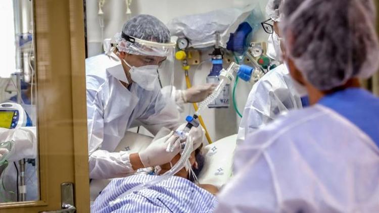 Koronavirüste günlük can kaybı rekoru 15 bin 270 kişi hayatını kaybetti