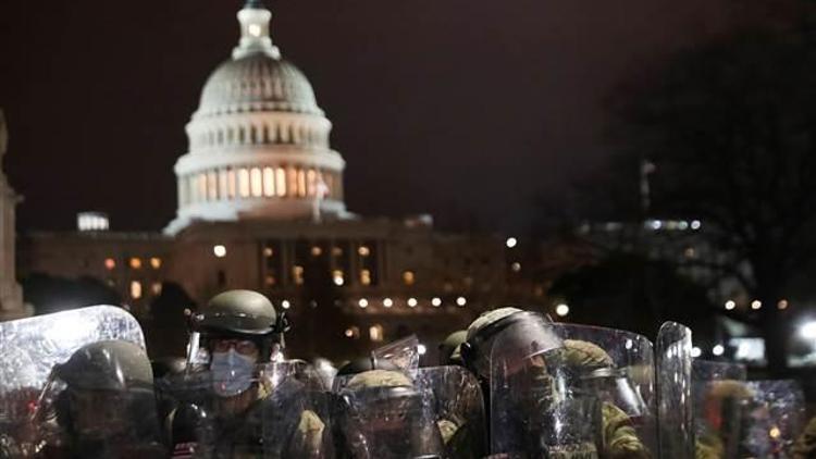 Çanlar Trump için çalıyor: Azledilmesi gündemde