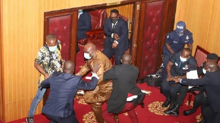 Son dakika: Gana parlamentosunda çatışma