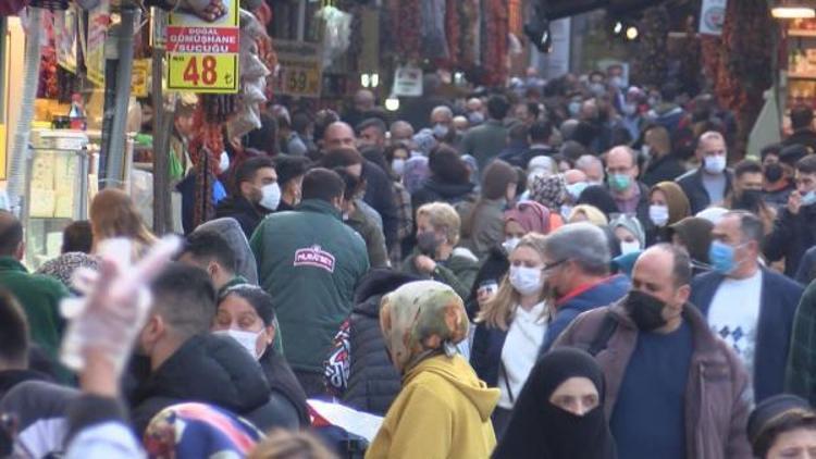 Eminönünde kısıtlamaya saatler kala korkutan görüntü Daraldık içeride, nefes alamıyoruz