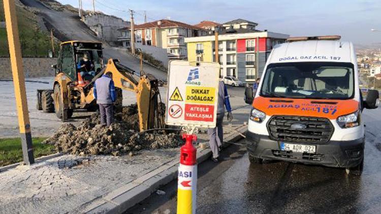 İş makinesiyle kazı sırasında doğalgaz borusu patladı