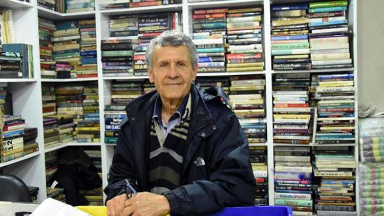 46 yılda sokağa atılan 100 bin kitabı topladı, dükkan açtı