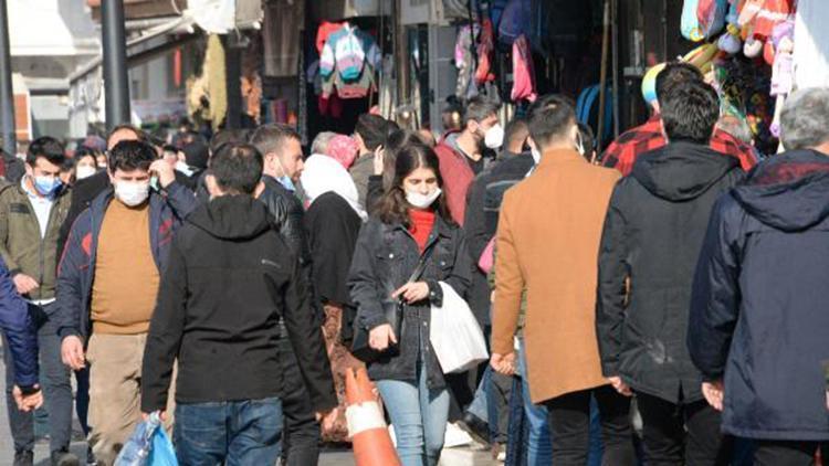 Vaka sayılarının düştüğü Diyarbakırda sokaklar, kısıtlama sonrası doldu