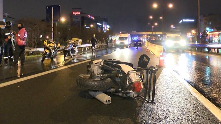 İstanbulda motokuryeye çarpan lüks otomobil sürücüsü kaçtı