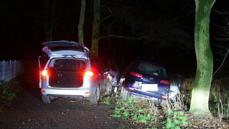 Çalıntı otomobille polise çarpıp kaçtılar