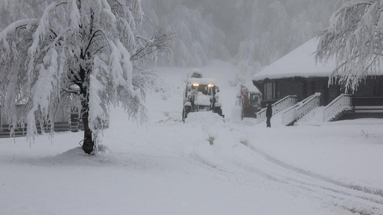 Kütahyada kar kalınlığı 30 santimetreye ulaştı