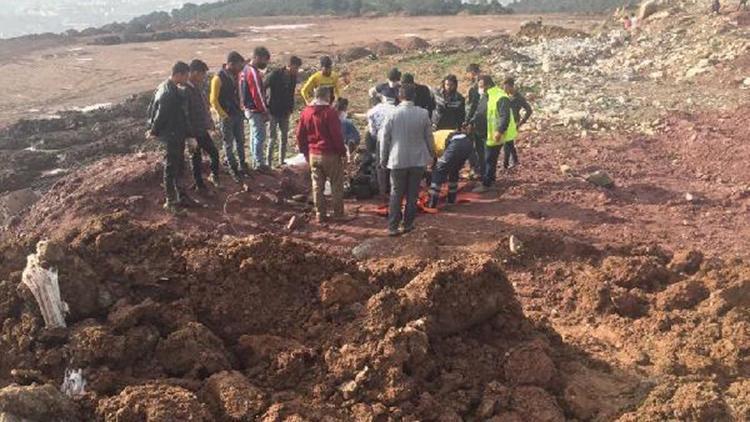 Toprak altında kalan kişiyi arkadaşları kurtardı