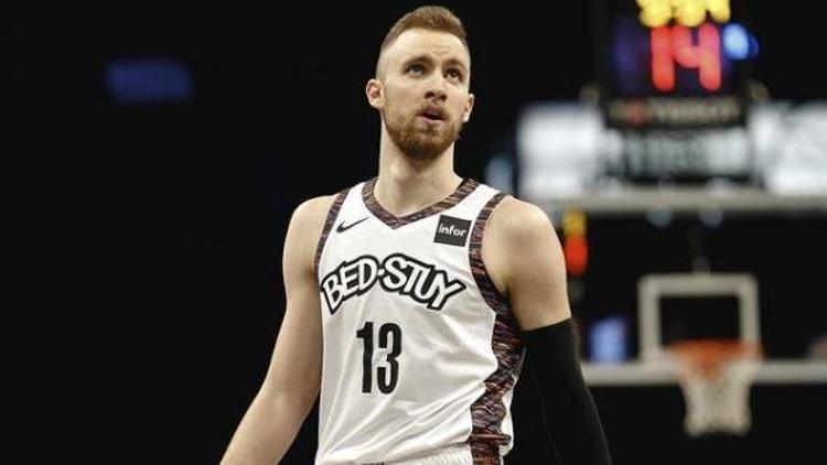 Dzanan Musa resmen Anadolu Efeste Fenerbahçe Beko derken...