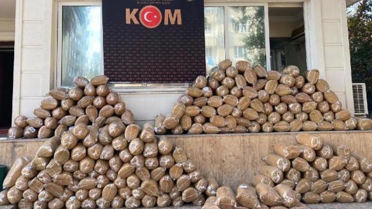 Osmaniyede 1 ton 392 kilo kıyılmış kaçak tütün ele geçirildi