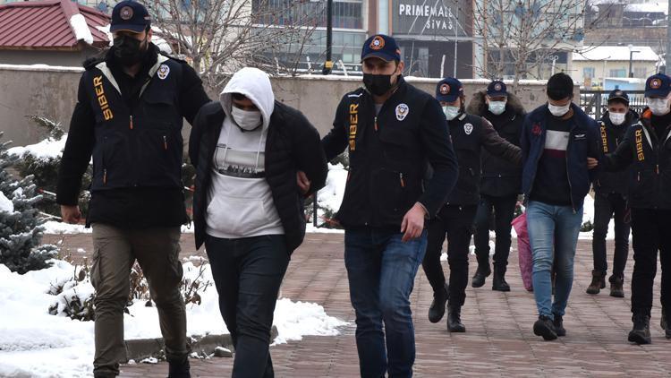 Sivasta e-posta gönderdikleri kadına, casus yazılım ile şantaj yapanlar adliyede