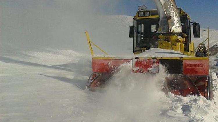 Kayseri’de kardan kapanan 87 mahalle yolu ulaşıma açıldı