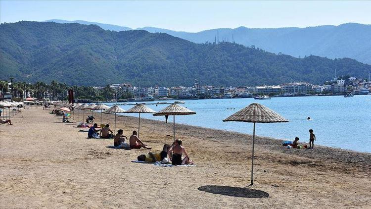 Aşıyla umutlanan 50 yaş üstü İngiliz turist yaz tatili için Türkiye’yi seçiyor