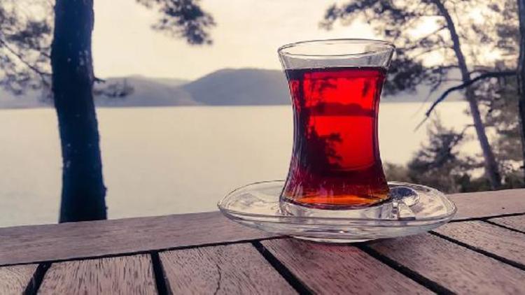 Çay keyfi zehre dönüşmesin; Şekerli çay birçok hastalığa davetiye çıkarıyor