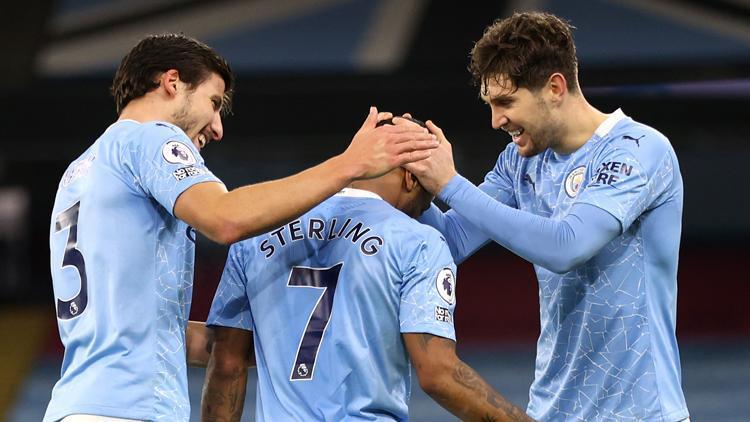 Manchester City, sahasında Crystal Palaceı farklı yendi