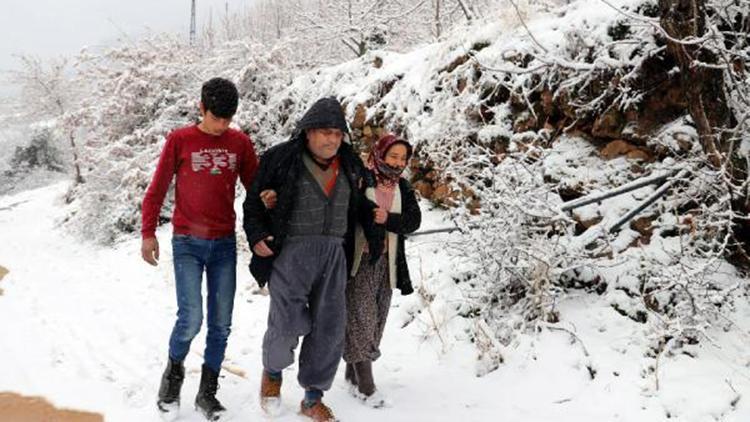 Kar nedeniyle mahsur kalan diyaliz hastasının imdadına Belediye ekipleri yetişti