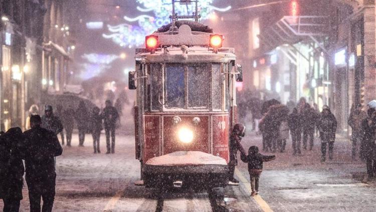 Valilikten son dakika açıklaması: İstanbulda kar yağışı devam edecek mi