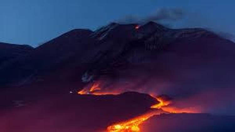 Sosyal medya Etna Yanardağının patlama görüntülerini konuşuyor  -  Etna Yanardağı nerede