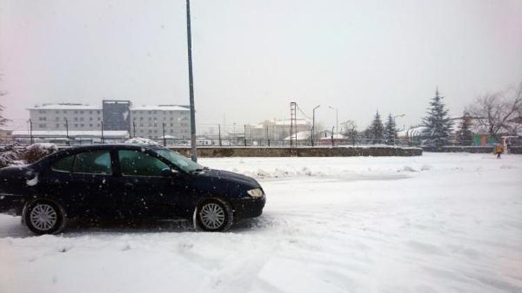 Bingölde, kardan 3 kentle ulaşımın kesildiği yollar açıldı