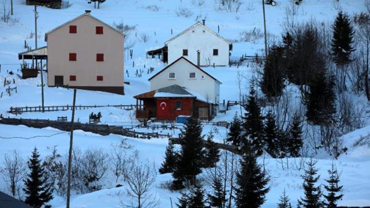 Doğu Karadeniz’de 448 köy yolu kardan kapandı