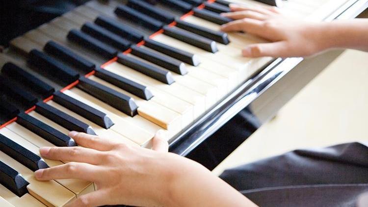 Öğretmenler için piyano eğitimi başlıyor
