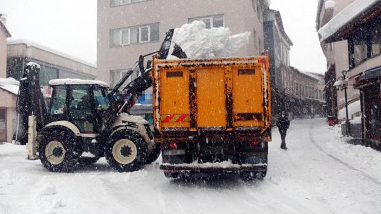 Bitliste karlar kamyonlarla şehir dışına taşınıyor