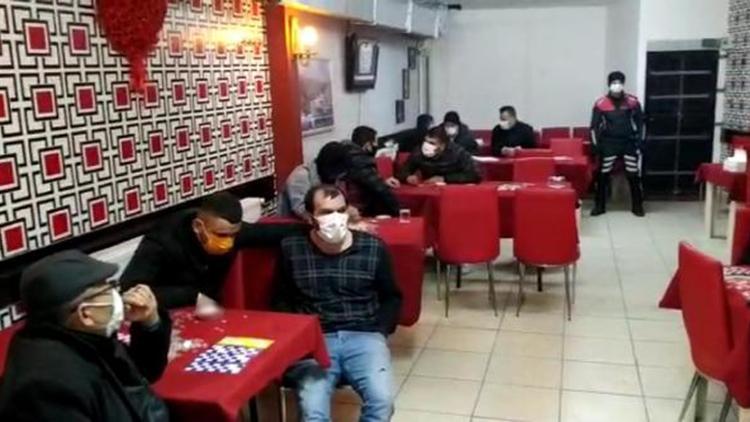 Açıldığı ilk gün kumar oynatılan derneğe baskın; 29 kişiye 122 bin 758 lira ceza