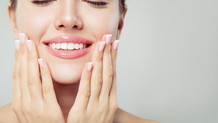 Dişlerinizi Daha Beyaz Gösterecek Makyaj İpuçları