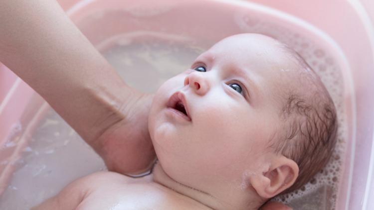 Yeni doğan bebeği yıkamak için en iyi 5 ipucu