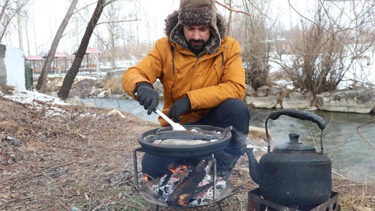 Kamp yemekleriyle yöresel lezzetleri tanıtıyor! On binlerce takipçiye ulaştı