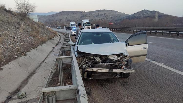 Kaygan yol kazaya neden oldu, 2 yaralı