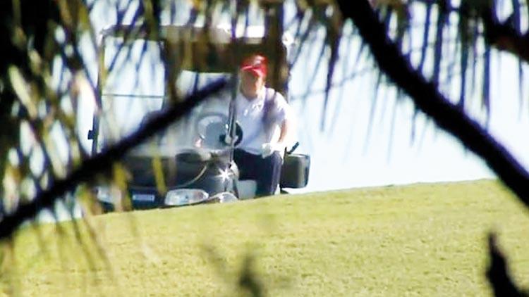 Trump kendini golfe vurdu