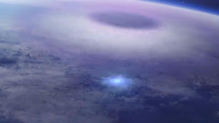 Dünyadan uzaya yayılan mavi ışık huzmesinin canlandırma görüntüsünü yayınlandı