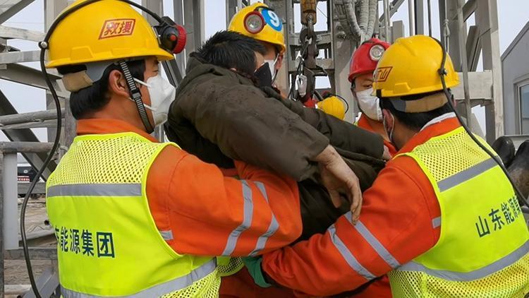 Çin’de mahsur kalan 22 madenciden 11i iki hafta sonra kurtarıldı