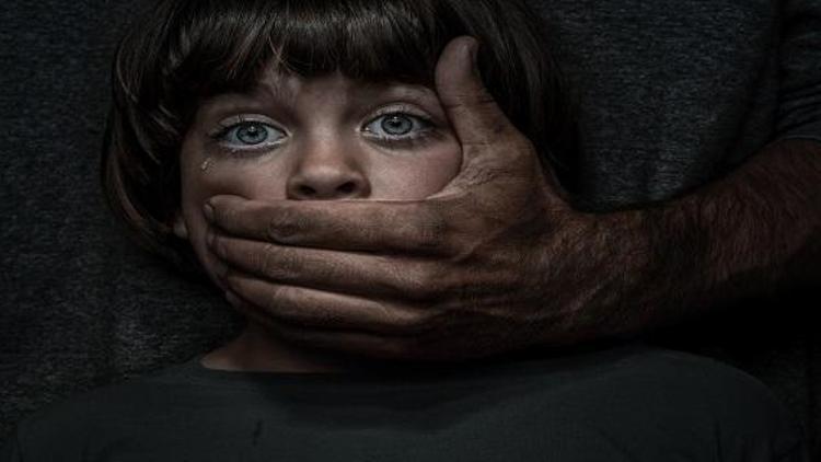 İngilterede en tehlikeli çocuk tacizi suçlularına yönelik operasyonlarda 320 kişi tutuklandı