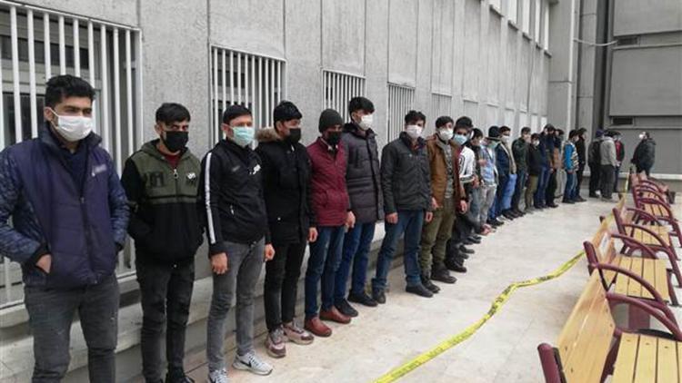 Ankarada 13 düzensiz göçmen yakalandı