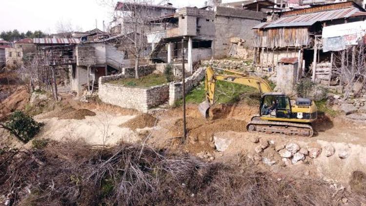 Tarsus Belediyesi vatandaşların 60 yıllık yol hasretine son verdi