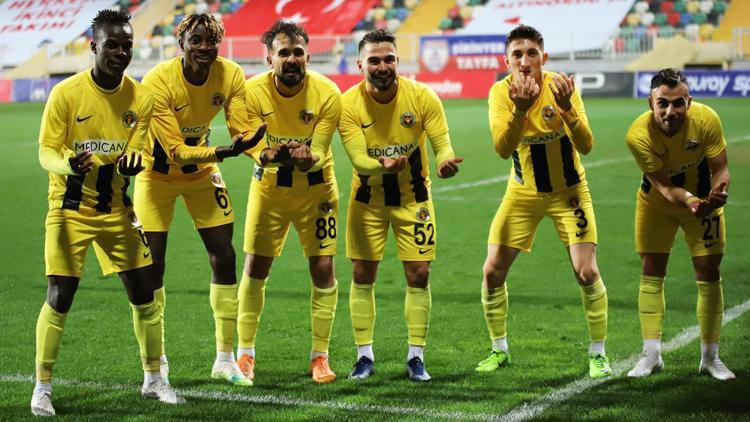 Altınordu: 2 - Menemenspor: 4