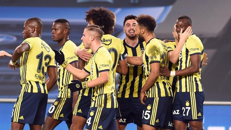 Fenerbahçe, ilk yarıyı pas rekoru ve 42 puanla tamamladı