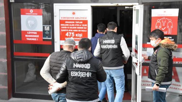 Eskişehir’de uyuşturucu operasyonu: 5 gözaltı