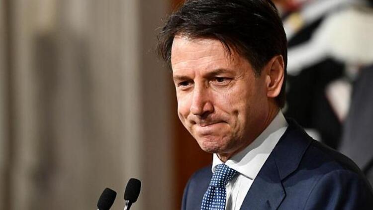 Son dakika... İtalyada Conte hükümeti istifa etti