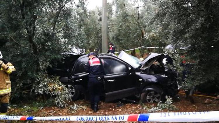 Zeytin bahçesine devrilen otomobilin sürücüsü hayatını kaybetti