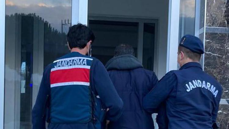 Terör örgütü üyeliğinden aranan Suriye uyruklu 2 şüpheli İzmirde yakalandı