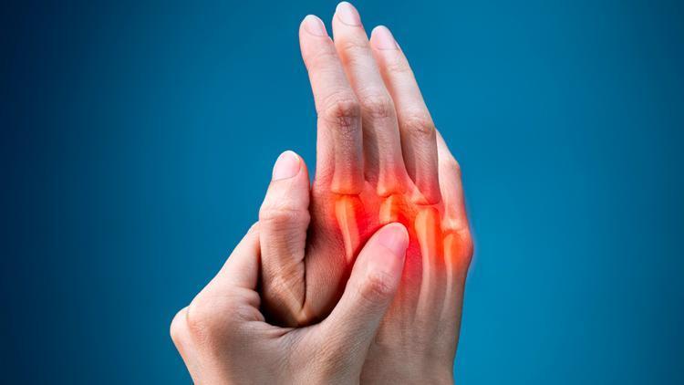 Eklemlerde ağrı ve şişliğe sebep oluyor… Romatoid artrit hastalığına dikkat!