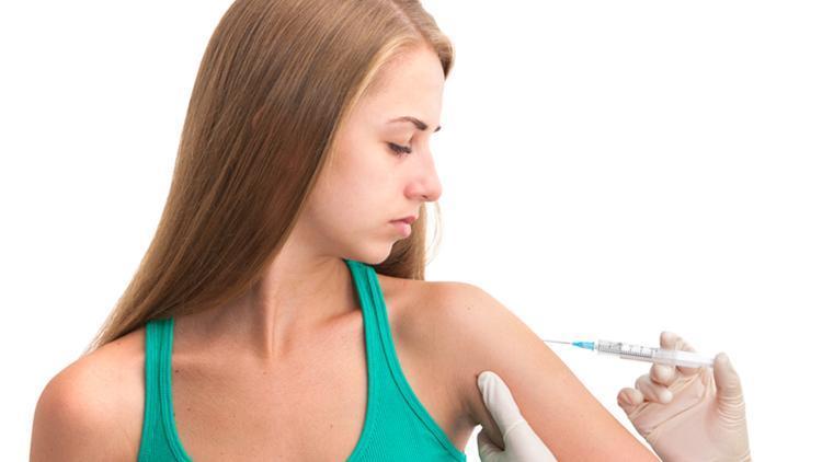 Ergenlikte yapılan aşı rahim ağzı kanserini önlüyor