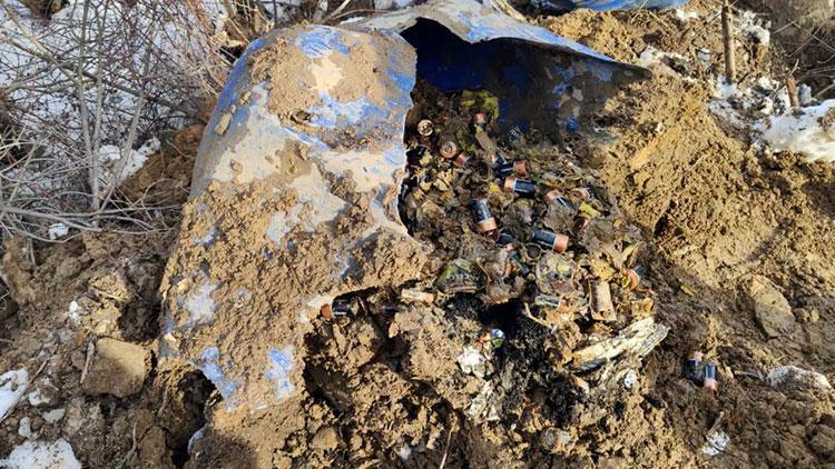 Bitliste teröristlerce toprağa gömülmüş yüzlerce pil bulundu