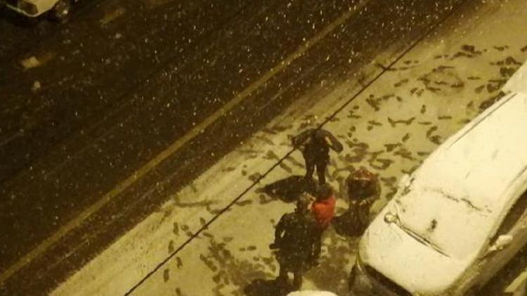 Muğlada kar sürprizi Vatandaşlar keyfini çıkardı