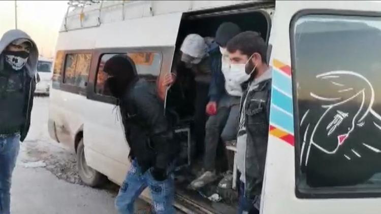 Minibüsten 33 kişi çıktı, polis şaşkına döndü