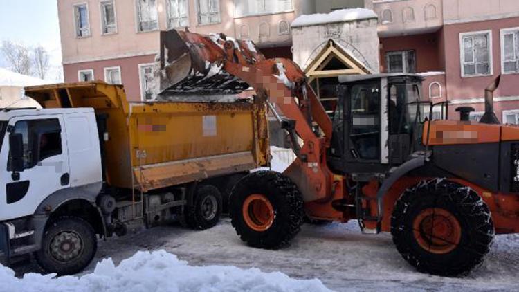 Bitlis’te 6 bin kamyon kar, kent dışına çıkarıldı