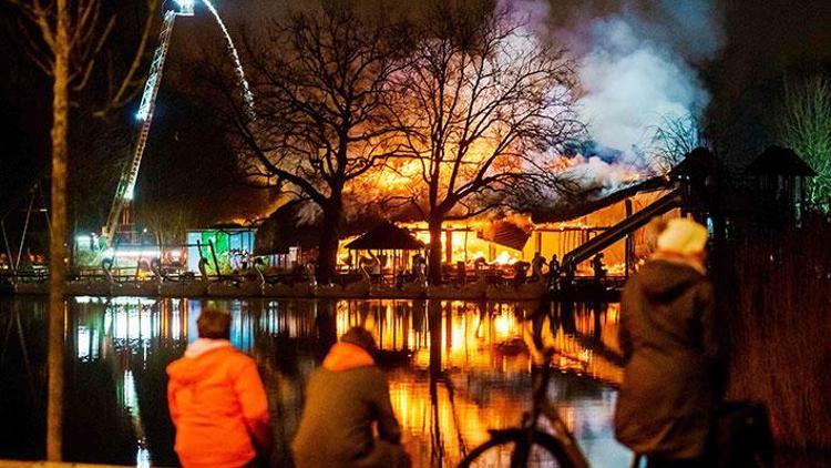 Rotterdam’da büyük yangın... 14 yaşında bir çocuk gözaltında...